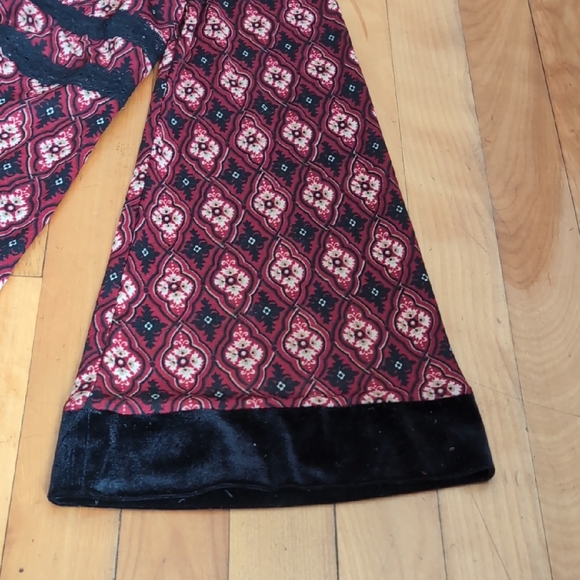 Vintage Black and BurgundGeometric V Neck Women's Top Lace And Velvet Trim Large - Picture 5 of 12